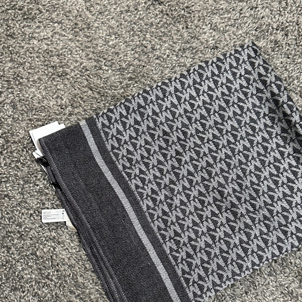 Michael Kors Scarf - Picture 2 of 6